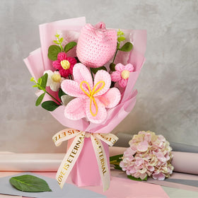 Phaicoilo pink crochet bouquet for office decor, allergy-friendly option