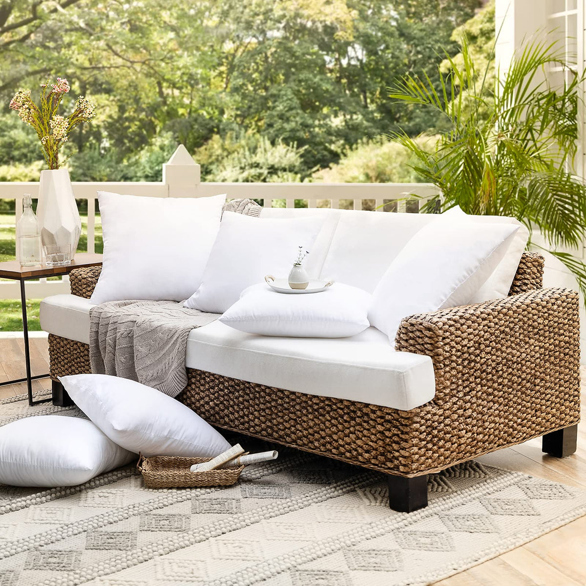 Phantoscope long-lasting outdoor pillow inserts in action