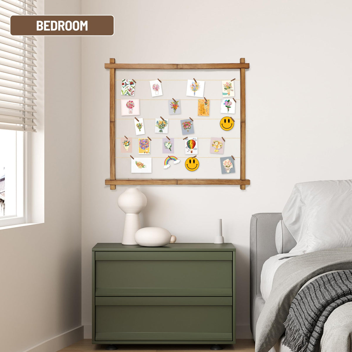 PHOENANCEE dorm room wall decor frames photos without clutter.