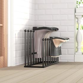 Pickpiff holds eight pairs of boots securely, accommodating varied heights.