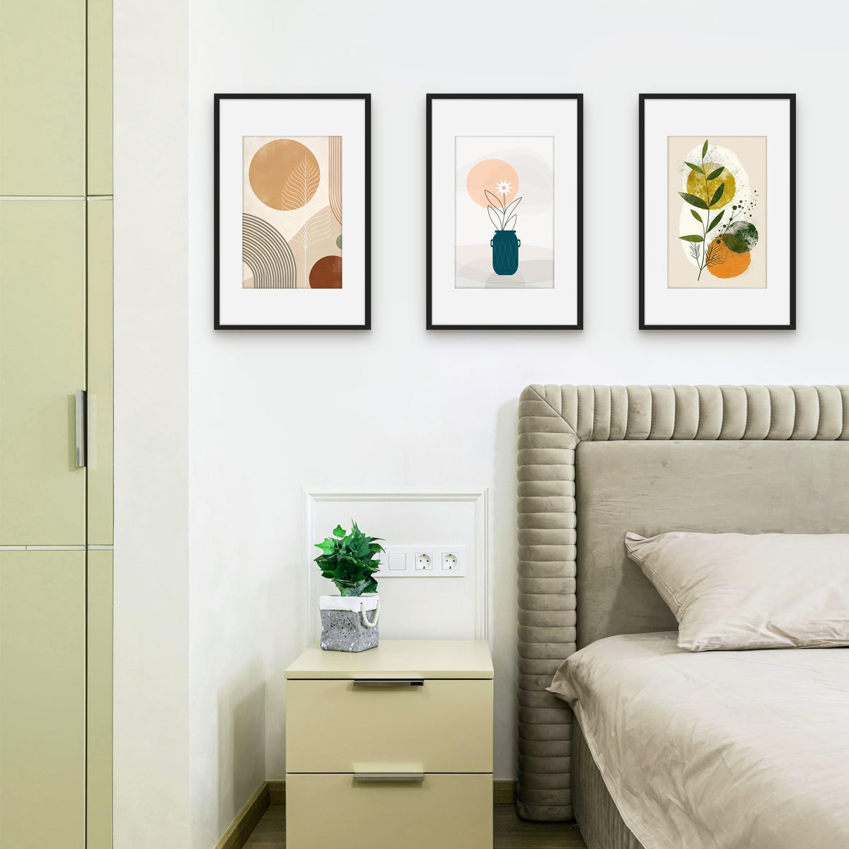 Picrit wall mount option supports horizontal or vertical gallery layouts.