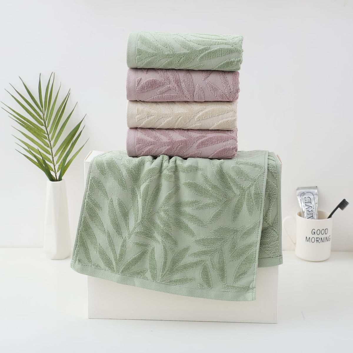 Pidada absorbent quick-dry green towel highlighting moisture pickup.