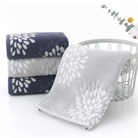 Pidada hydrangea pattern towel in light grey, soft to the touch and highly absorbent