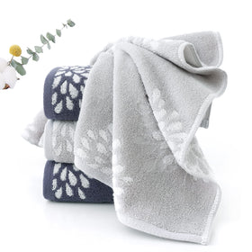 Pidada hydrangea pattern towel in light grey, quick-drying and lightweight for travel