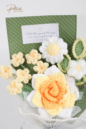 Piklado yellow bouquet in natural light illustrates maintenance-free beauty.