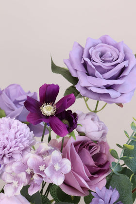 Piklado silk roses and dahlias blend for lifelike centerpieces.