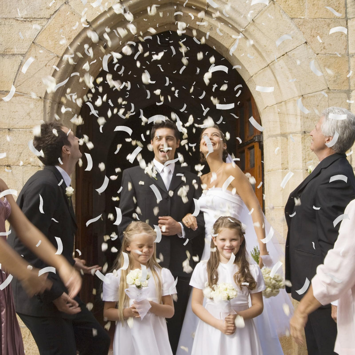 Pilvepidu outdoor wedding use adds festive atmosphere on lawn celebrations