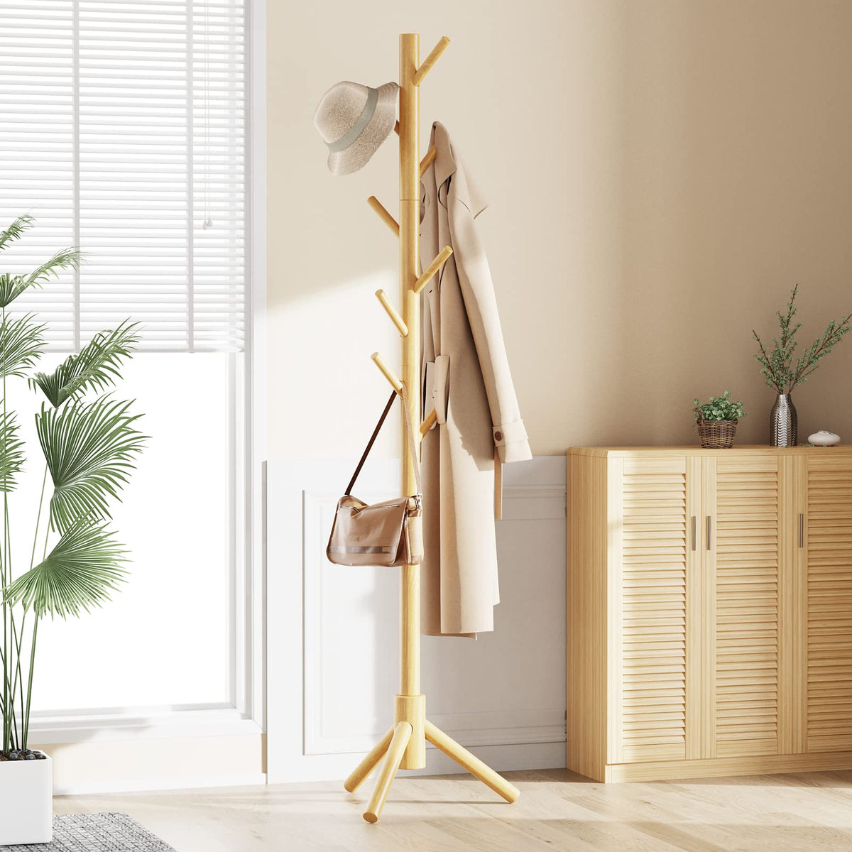 Pipishell sturdy base keeps the stand stable on busy floors.