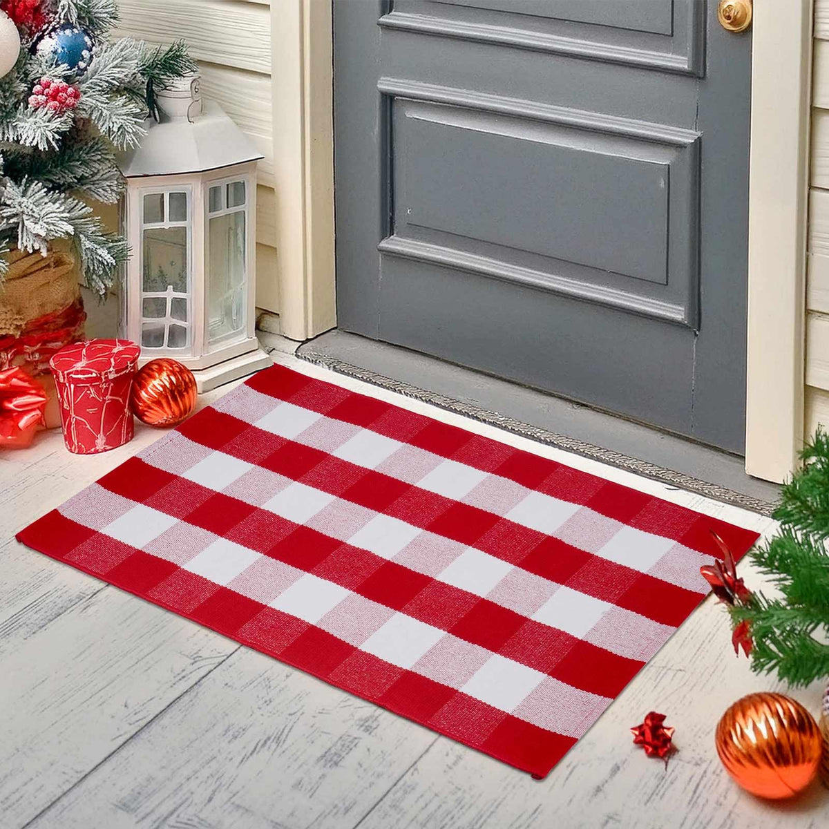 PIXFAIRY Christmas plaid rug brightens porch for festive outdoor decor