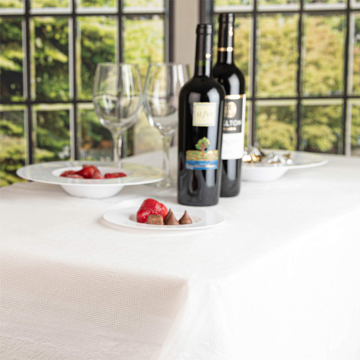 PLASTICPRO wedding dinner setup tablecloth adds clean, refined decor.