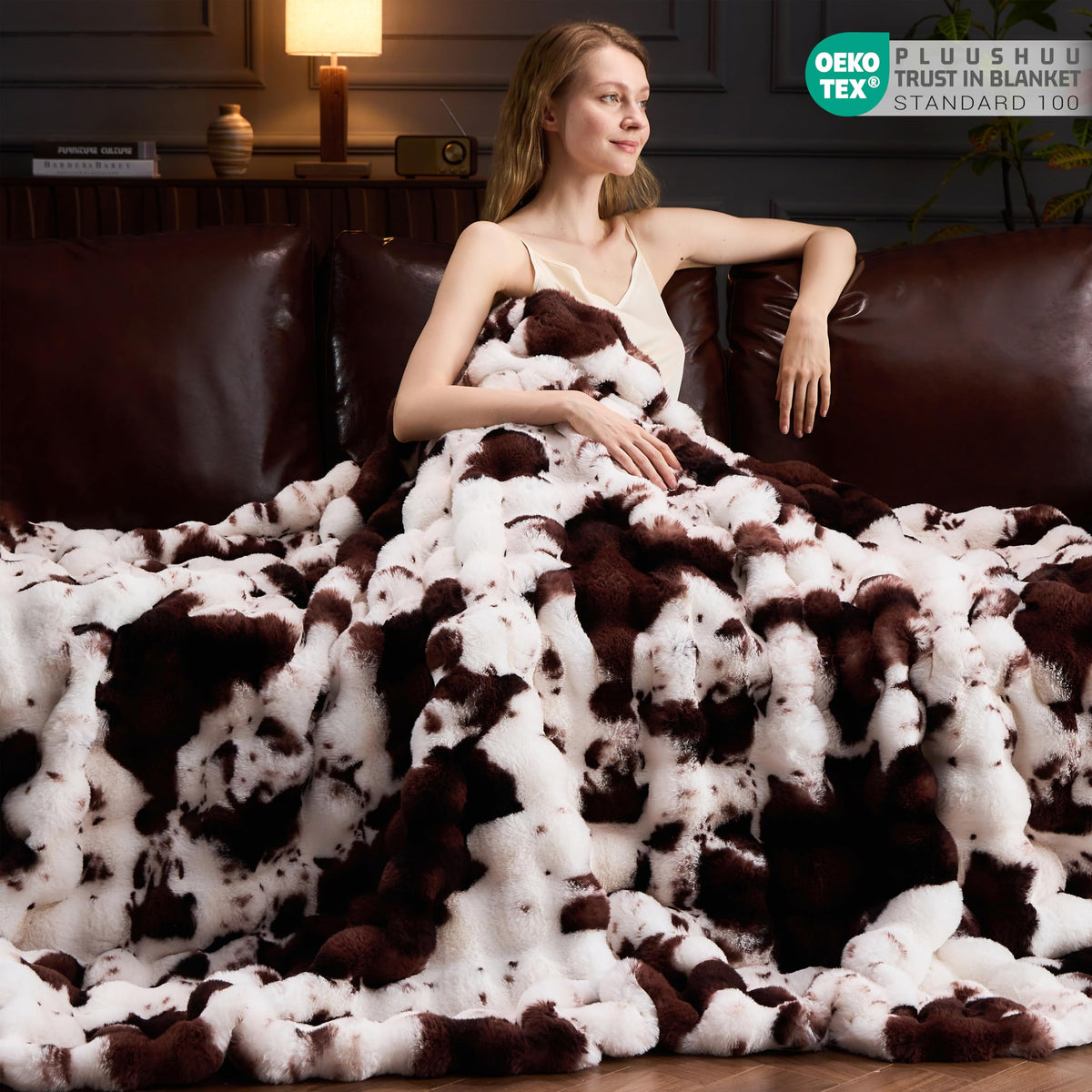 PLUUSHUU plush texture feels soft and skin-friendly for relaxing evenings.