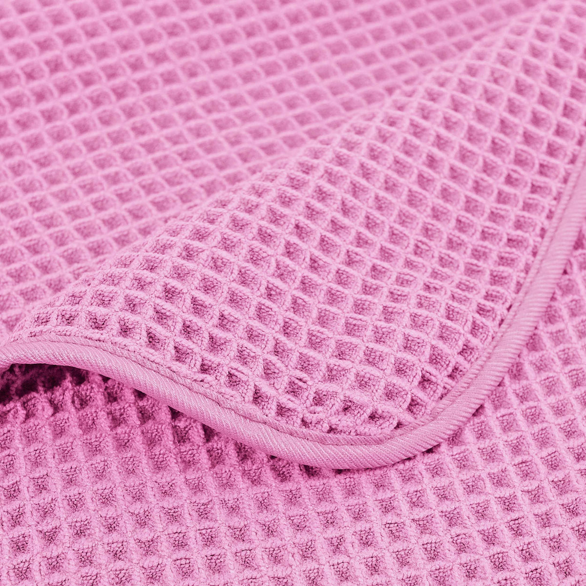 POLYTE lint-free microfiber ensures quick-dry use with minimal lint.