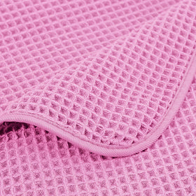 POLYTE lint-free microfiber ensures quick-dry use with minimal lint.