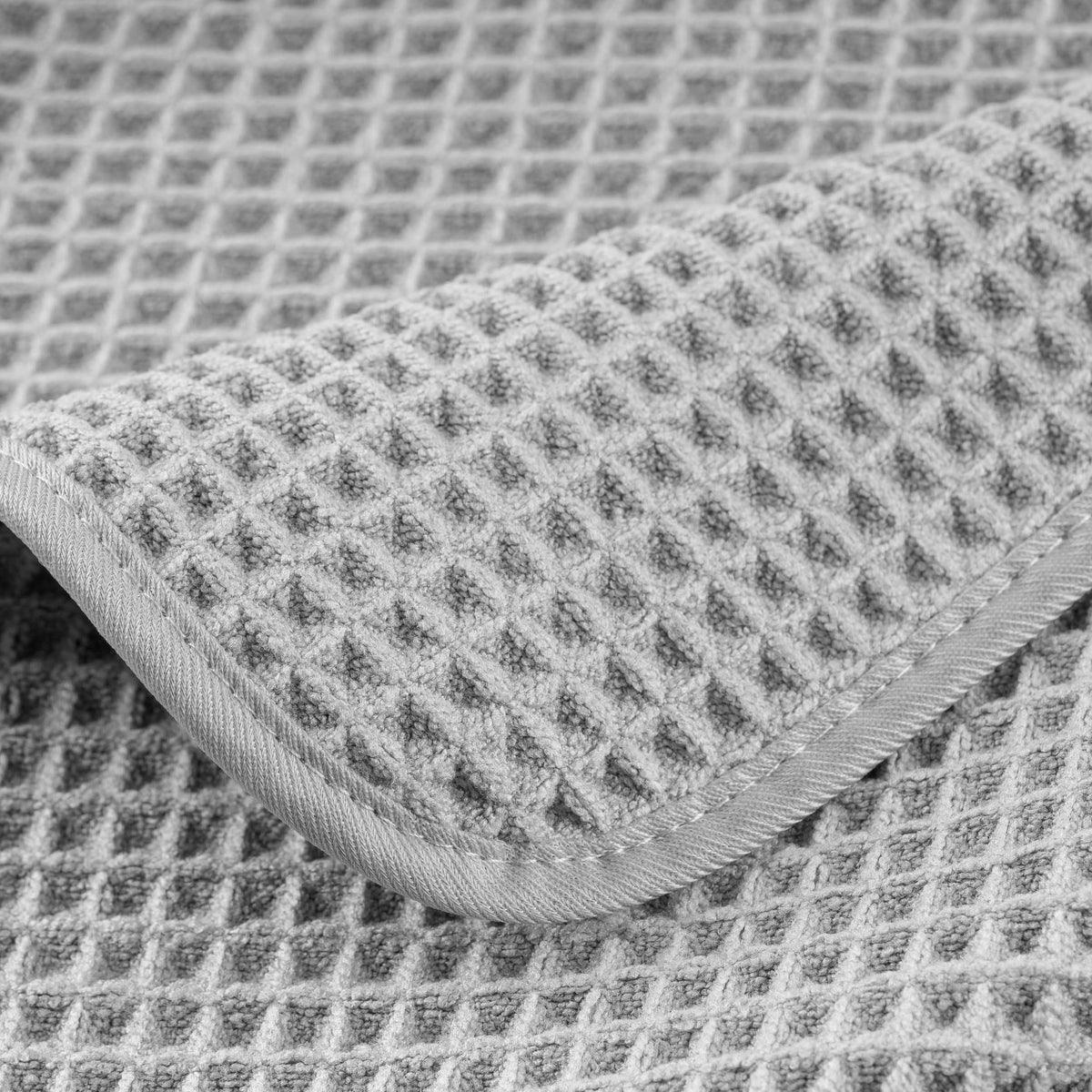 POLYTE satin edge rounded corners on towels for refined appearance.