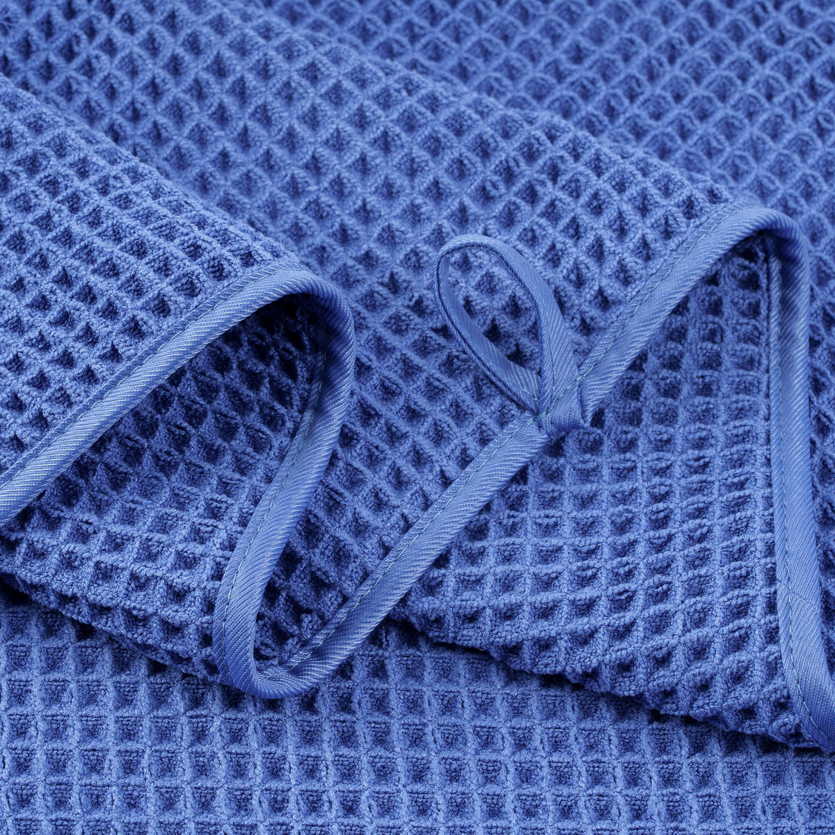 POLYTE towel satin edge with rounded corners for a refined finish.