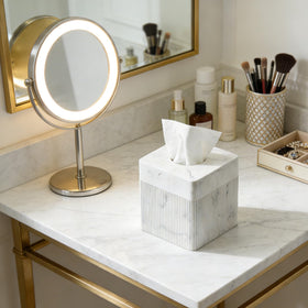Polytree end-table setting demonstrates sleek square silhouette
