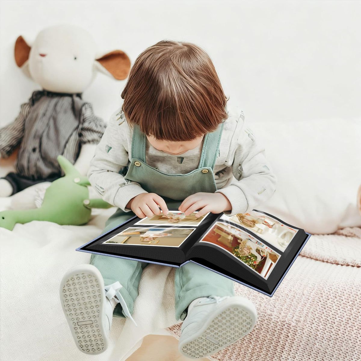 Popotop photo album with 200 pockets keeps 4x6 memories organized.