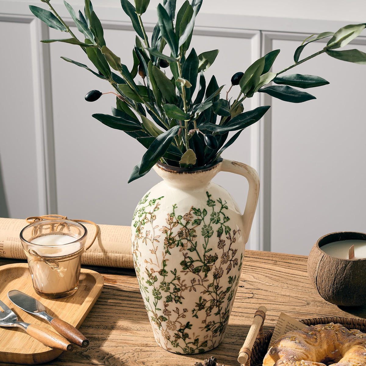 PORCER green-beige vase suits entryways with a welcoming touch.