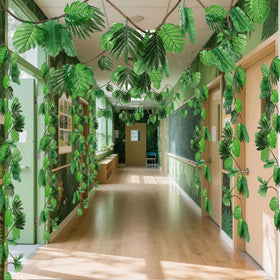 Preboun jungle-themed rattan arches for immersive tropical ambiance and quick setup