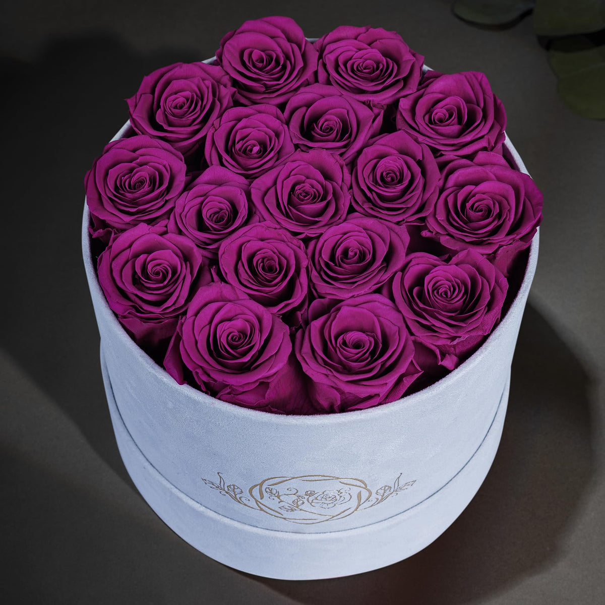 Prifroti 17 flowers in velvet box, closed and ready for gifting.