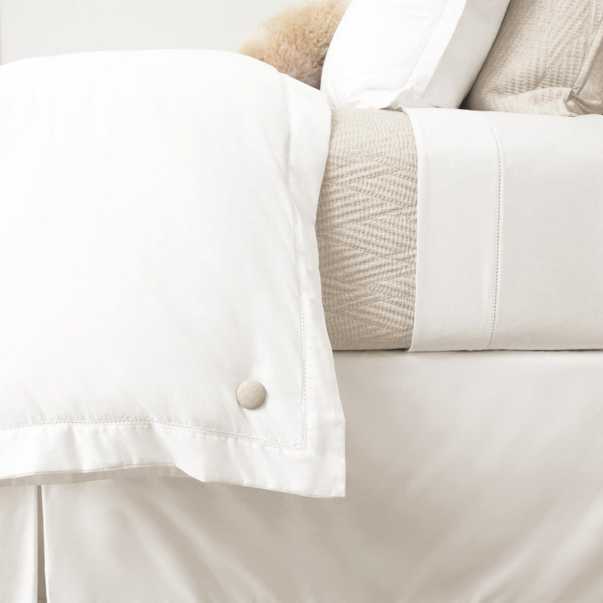Primpins locking pin closeup demonstrates secure locking and easy release for bed making.