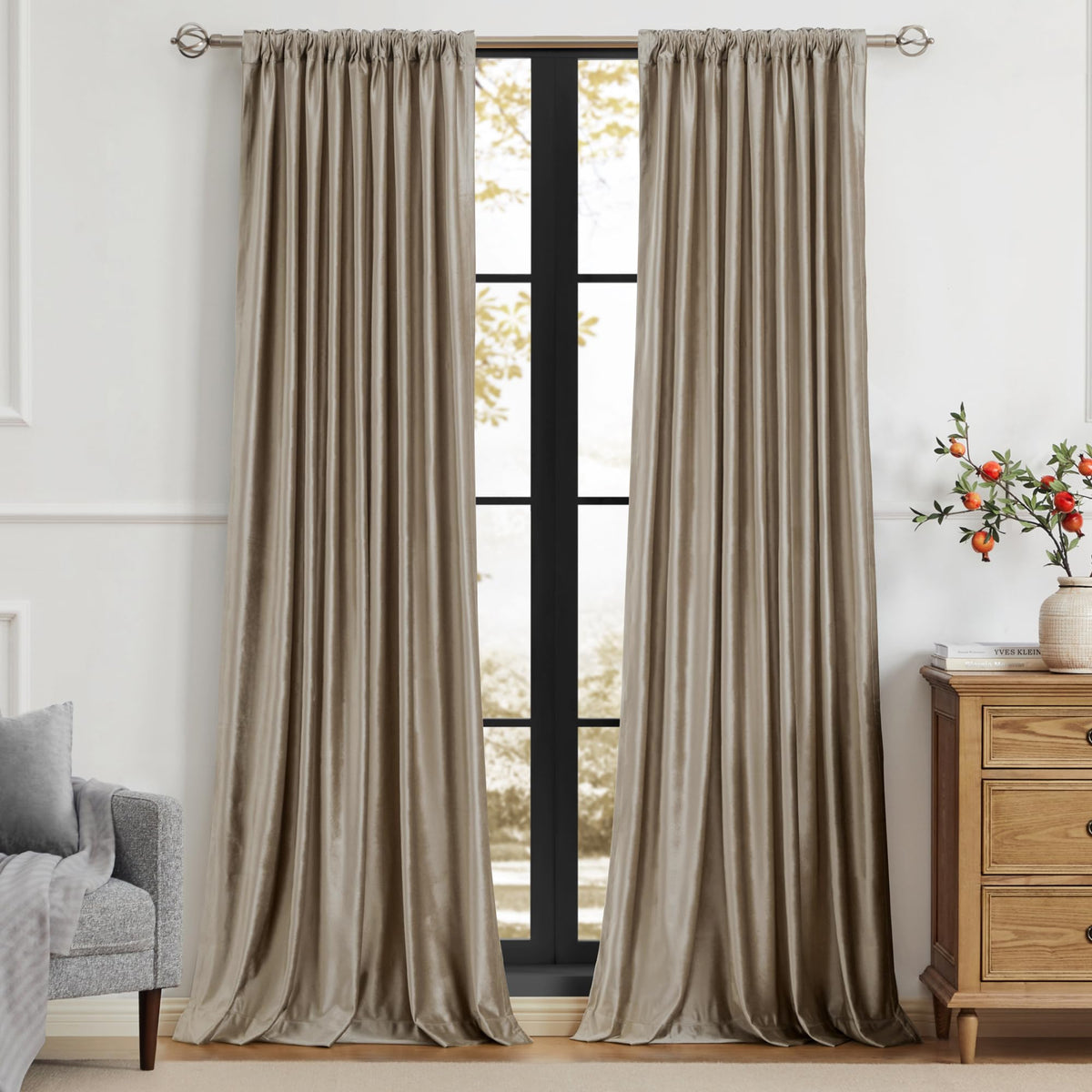 Easy-care velvet from PRIMROSE, machine washable and durable.