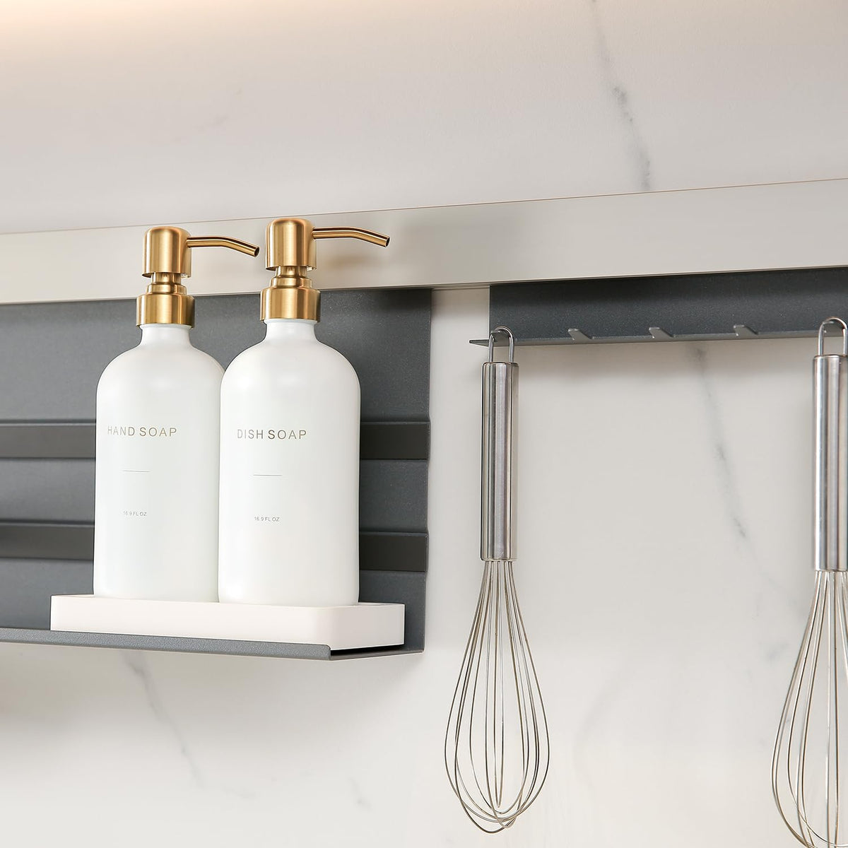 Prus Waso Gold hand and dish tray close-up highlights anti-slip stability.