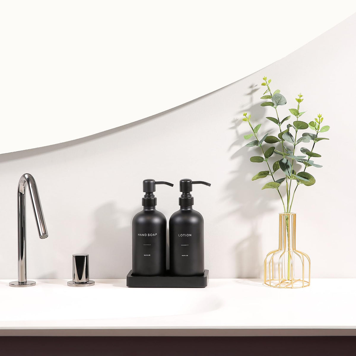 Prus Waso lotion dispenser pump detail emphasizes rust-free performance and smooth pour