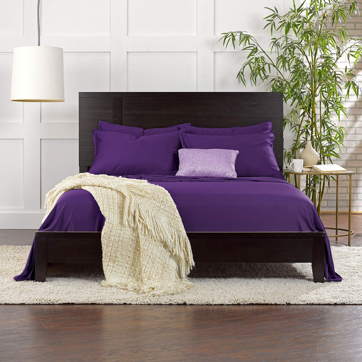 Pure Bamboo King Sheets elastic-fit edge shows snug mattress grip.