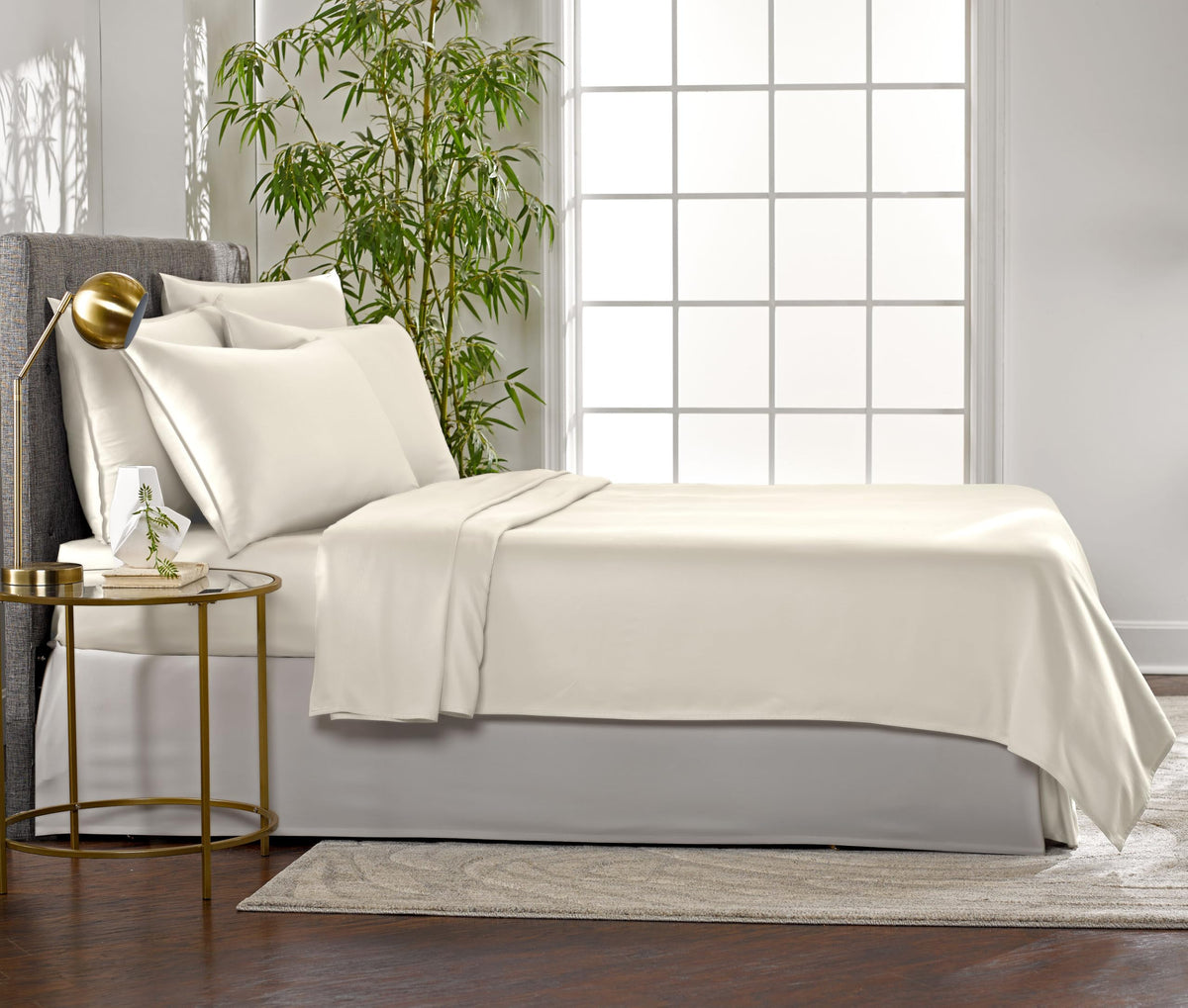 Pure Bamboo King Sheets elasticized edge for a deep, secure mattress fit.