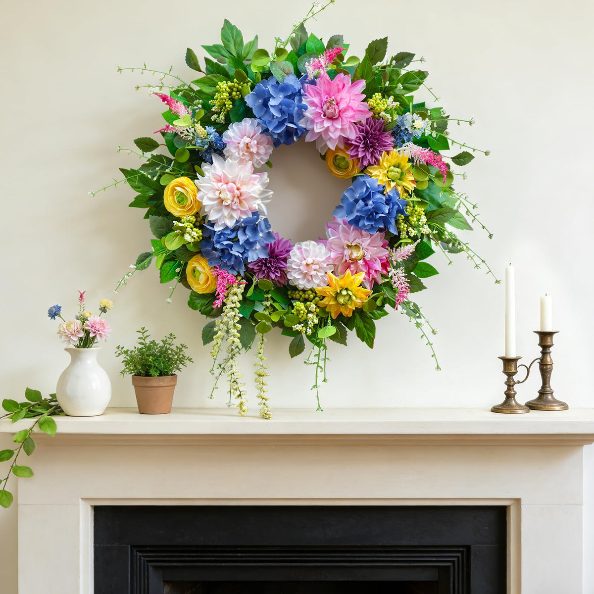 PureCosy large 24-inch wreath creates a bold front-door display.
