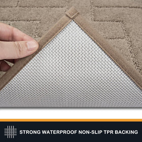 PURRUGS microfiber fibers trap water and dirt from shoes before entering.