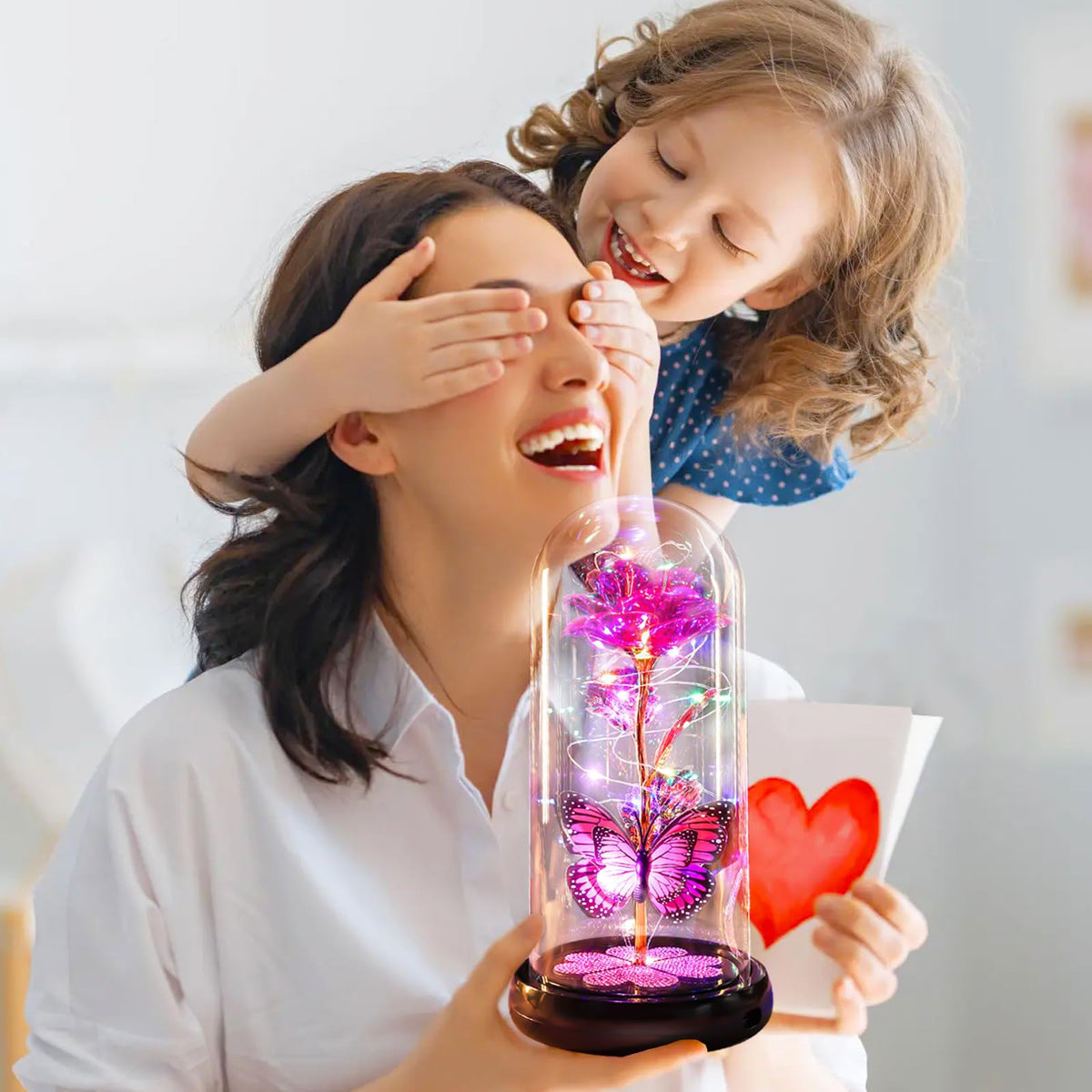 Pusuny heart crystal base highlights enduring love in a chic display