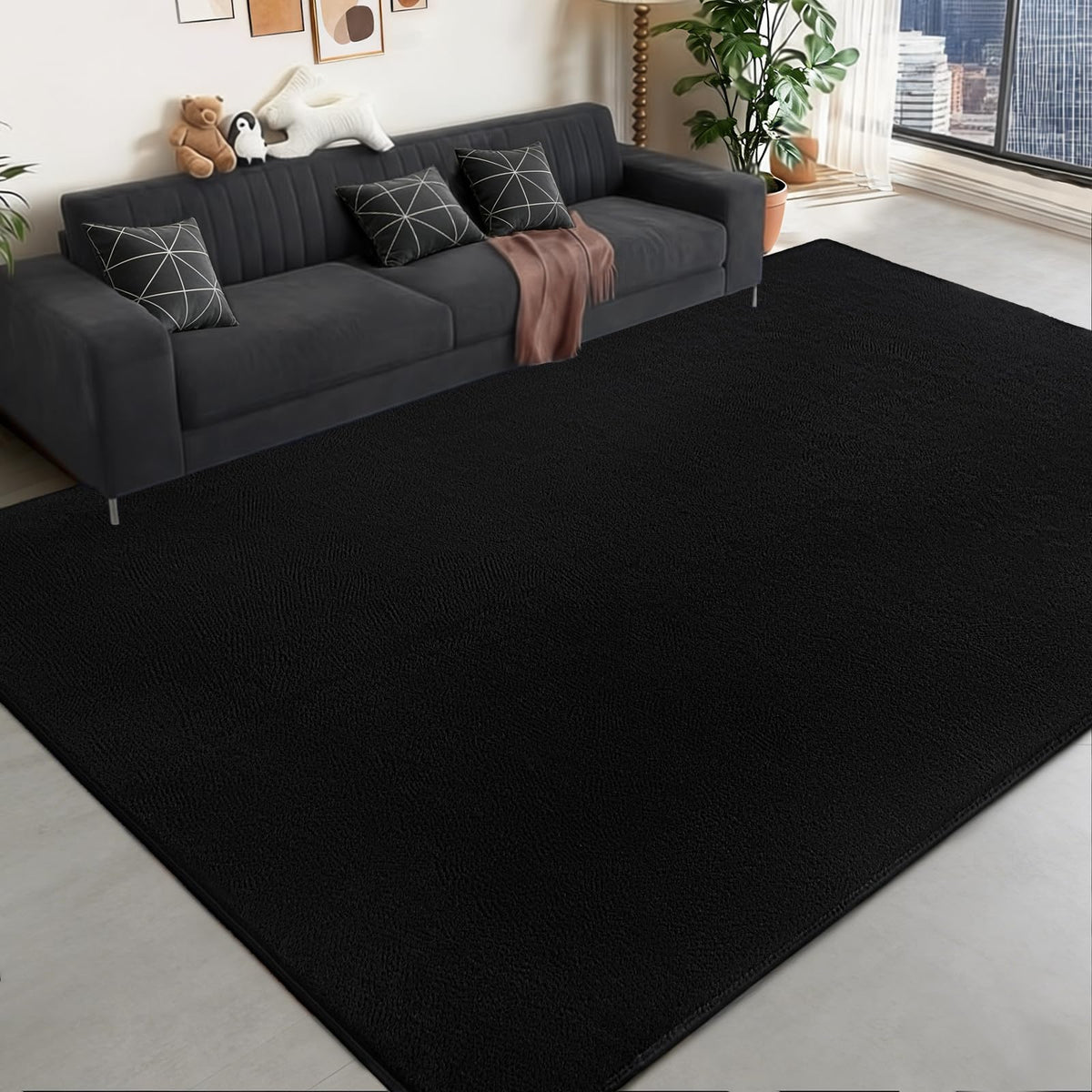 QDUIDU 6x9 black rug with soft velvet surface for cozy comfort.