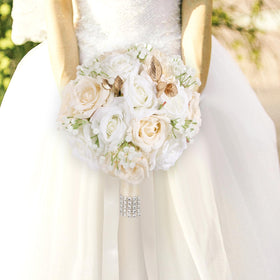 Qeedy artificial flowers with gypsophila and gold leaves for elegance
