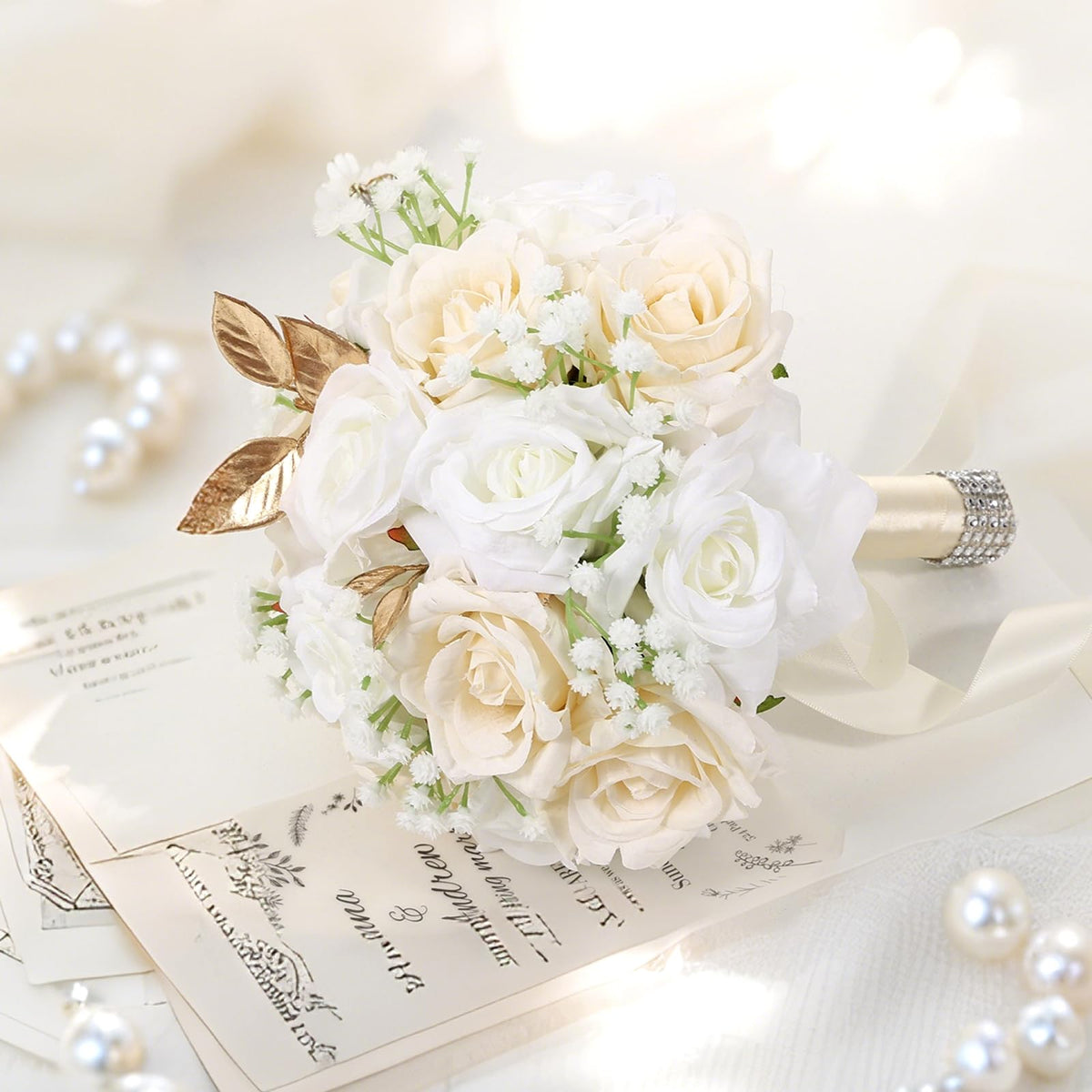 Qeedy roses in white and champagne for ceremony romance