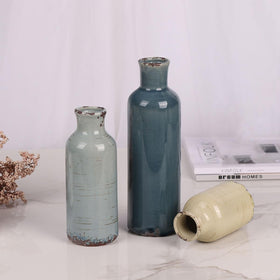 QIANLING vase set on dining table offers versatile centerpiece options.