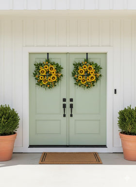 Qiexuxing sunflowers, marigolds, and berries create a lush seasonal display.