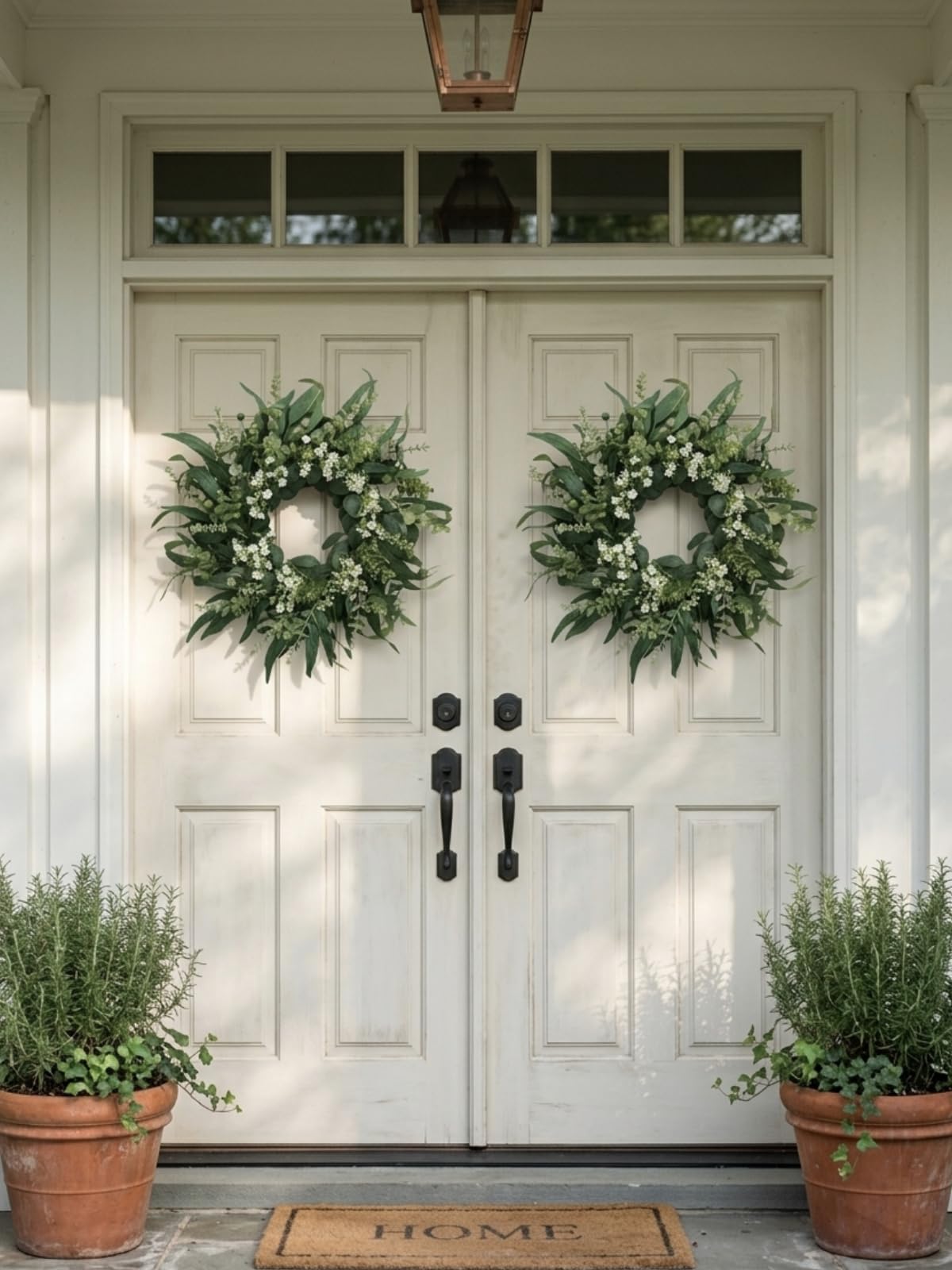 Qiexuxing wreath with berries accent adds color and depth