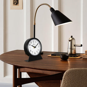 QIYAODECO desk clock dial closeup showing easy-to-read numerals and classic design