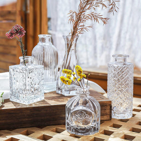 QLOFEI Gift-ready vase set enhances dining table decor.