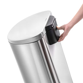 QUALIAZERO 50L trashcan with removable inner liner for easy bag changes.