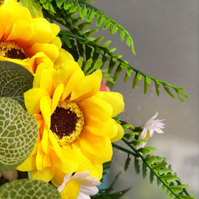 QuarenDen silk sunflower blooms measure 9 cm for bright focal points.