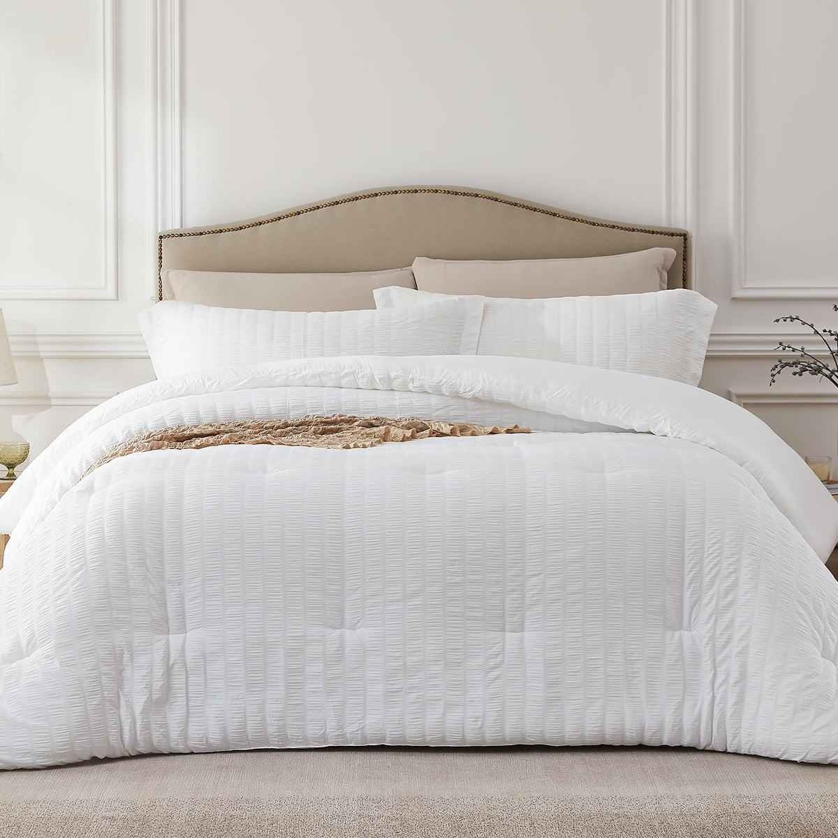 Quataly White Queen Comforter 90x90 shows cloud-soft warmth for all-season use.