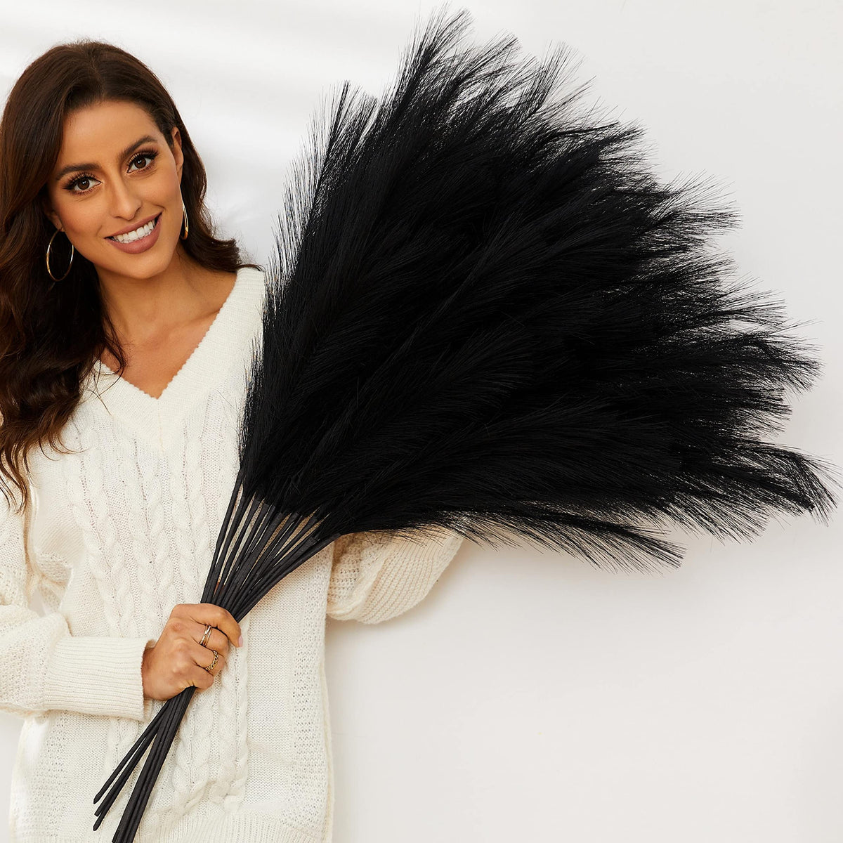 QUBITFUL black pampas grass with 9 stems adds dramatic height for boho decor.