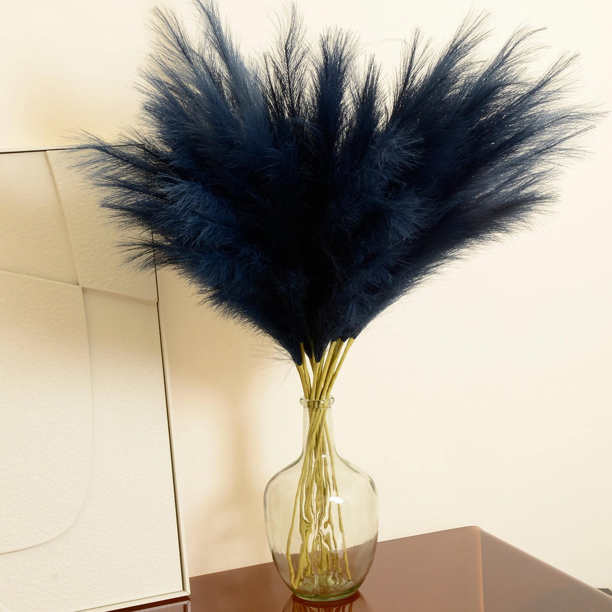 QUBITFUL blue pampas grass office desk display boosts mood and focus.