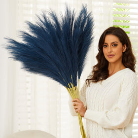 QUBITFUL blue pampas grass arrives curved and reshapes easily for custom styling.