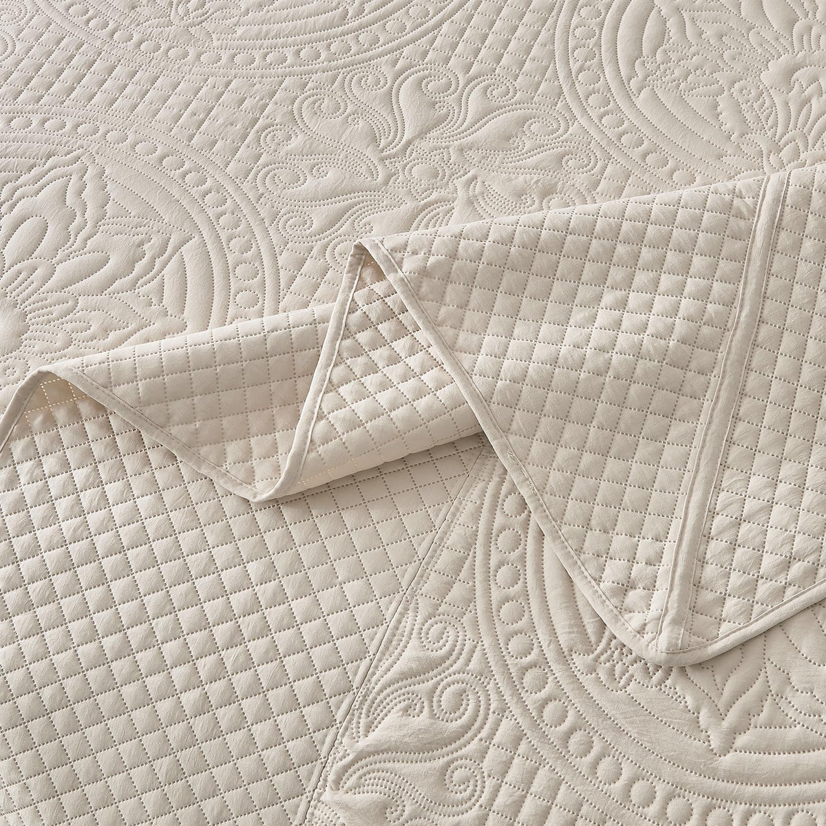 Qucover pillow shams complete the set with cohesive beige styling