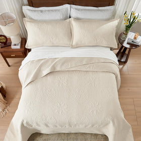 Qucover vacuum-packed packaging keeps bedspread clean and easy to handle