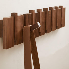 QUELLANCE six flip-down hooks offer versatile hanging for coats and bags.